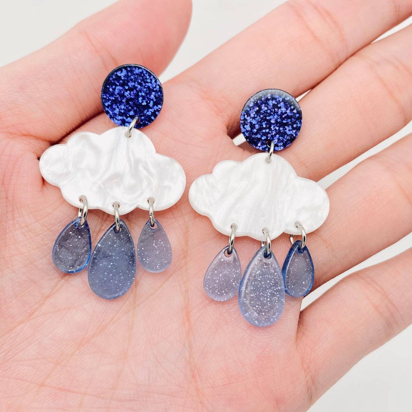 Pendientes acrílicos con forma de gota de lluvia en forma de nube