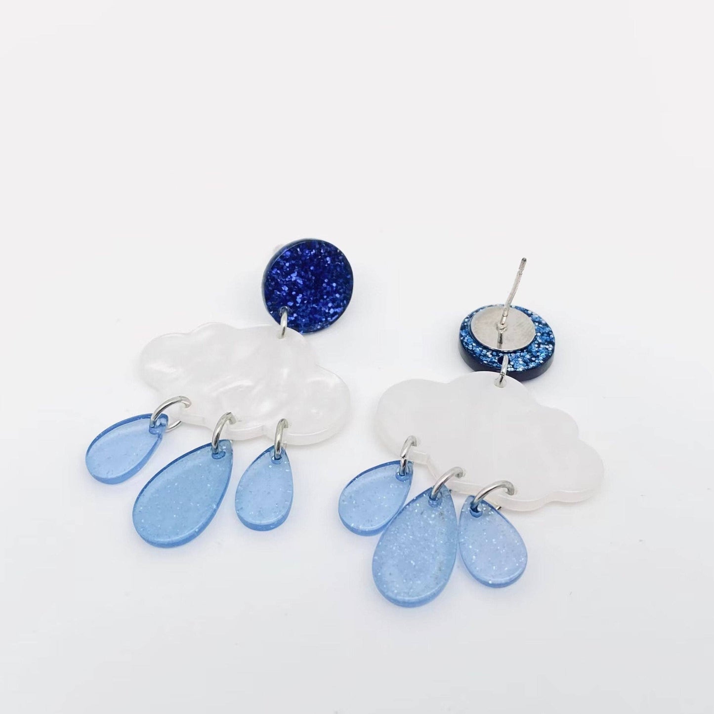 Pendientes acrílicos con forma de gota de lluvia en forma de nube