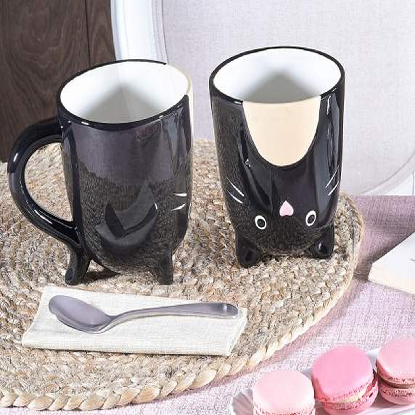 Taza de Cerámica con Forma de Gato "Al Revés"