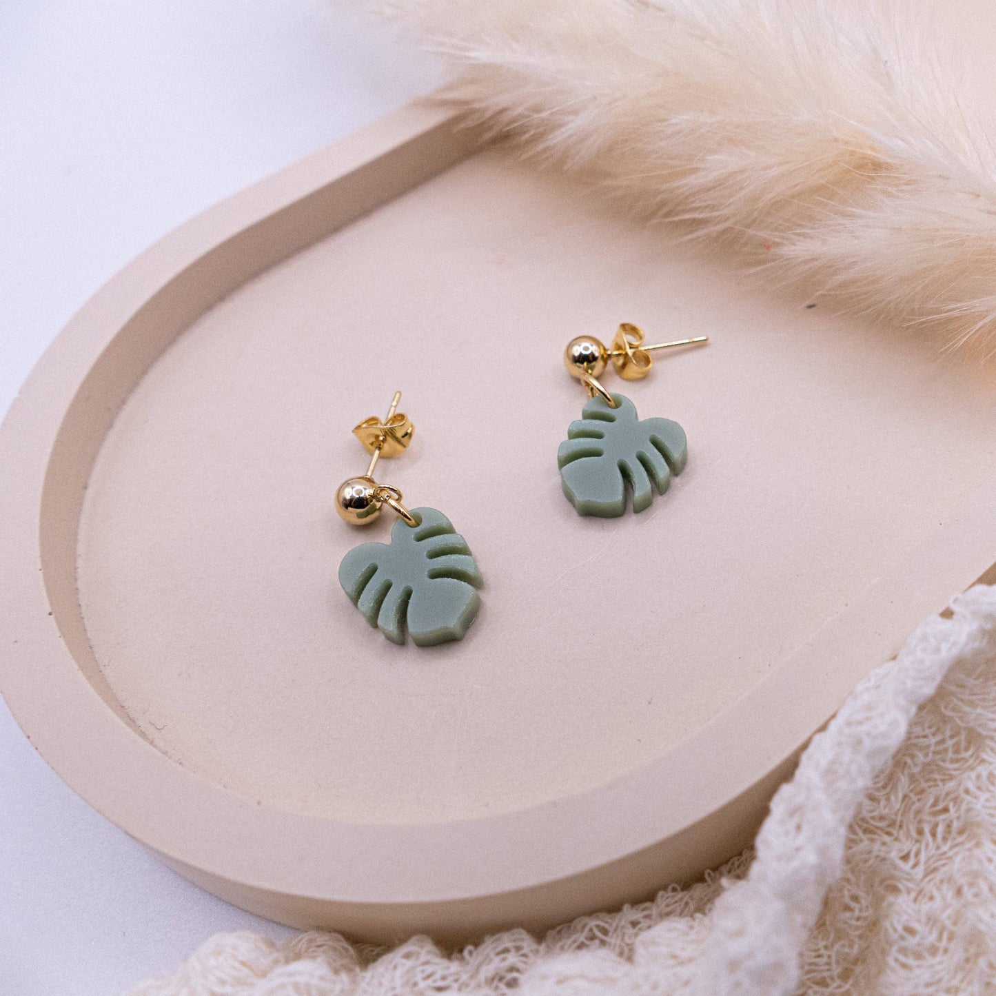 Pendientes acrílicos Monstera: pendientes ligeros con forma de planta de canela