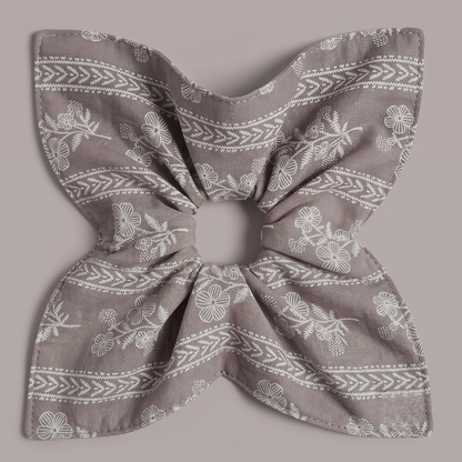 Coletero cuadrado: Une fleur beige