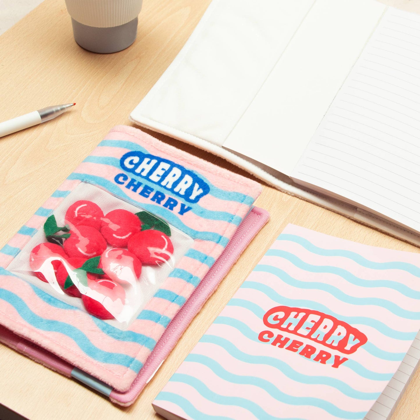Cuaderno Cherry de tela suave Velboa – Libreta acolchada con cerezas kawaii y tapas blanditas