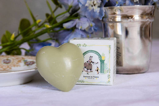 Jabón en forma de corazón de oliva Marquise con su perro